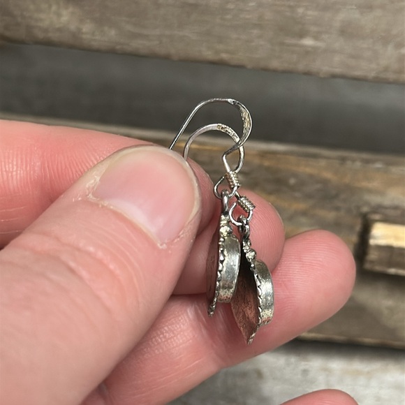 Sterling silver great shape stamped 925 black onyx French wire earrings - Picture 4 of 6